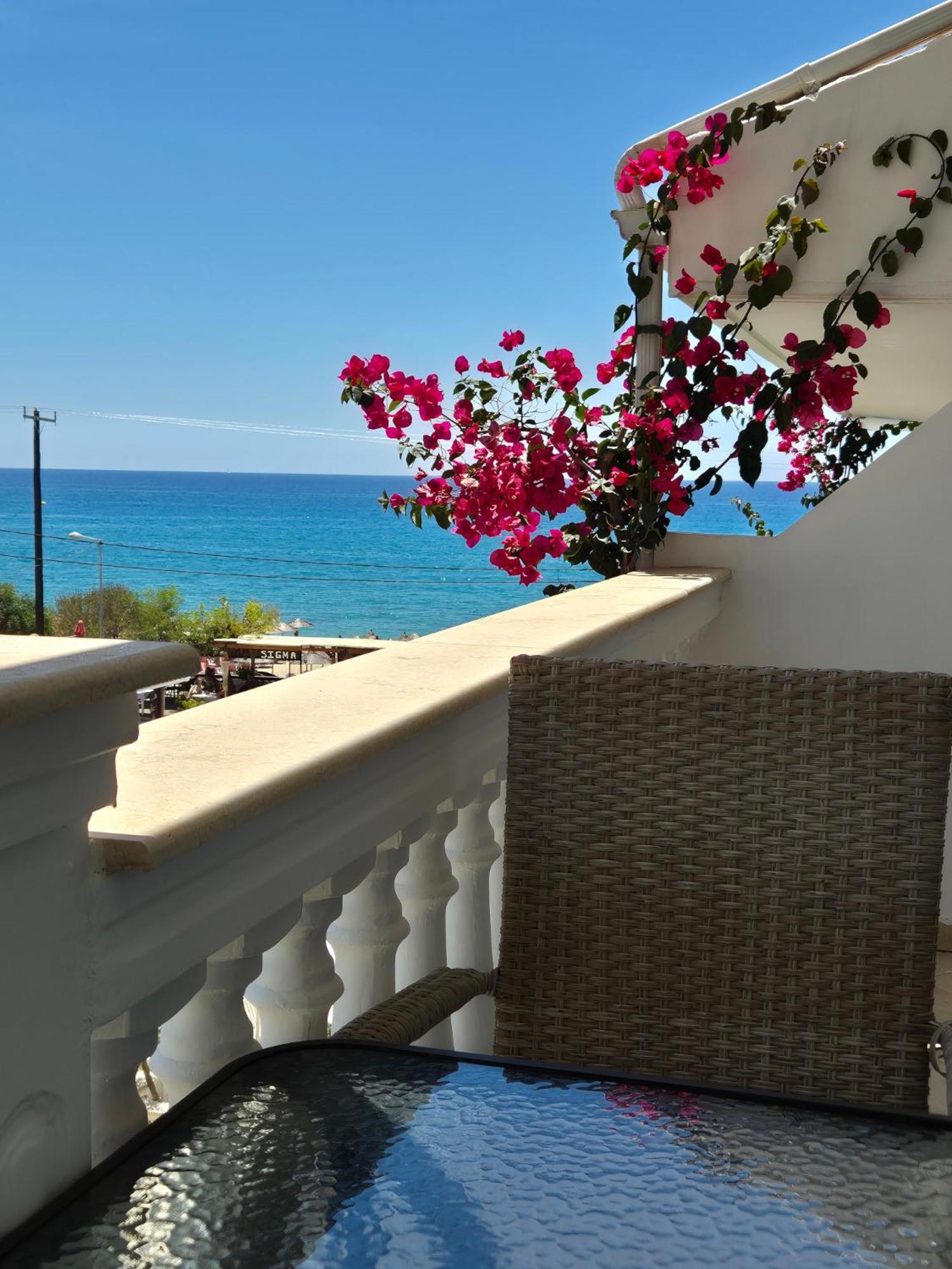 Vrachos Beach Hotel エクステリア 写真